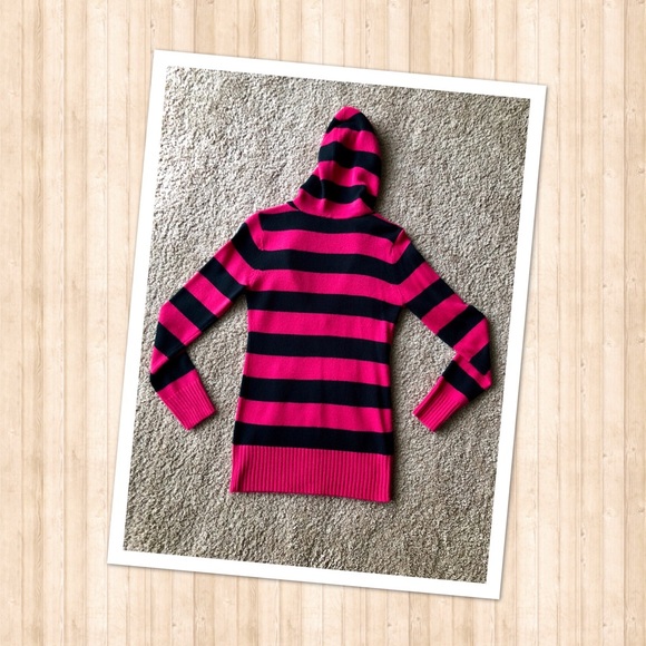 Red Paint sweater - Picture 4 of 4